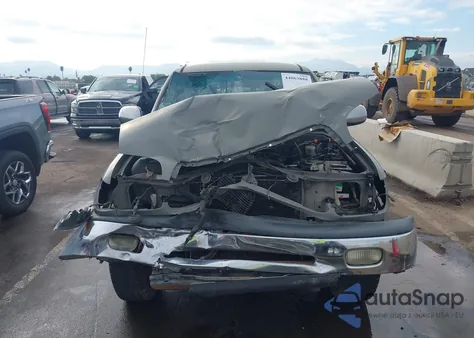 2000 Toyota Tundra Sr5 V8 z USA, uszkodzony, nr VIN 5TBRT3411YS036137